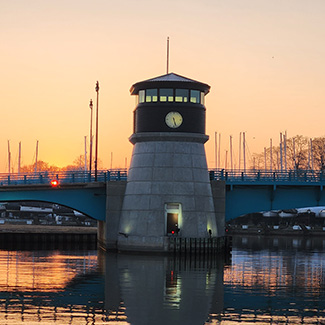 Enjoy beautiful views of the lighthouse and marina from Restaurants at the Rivers Edge in Racine WI.