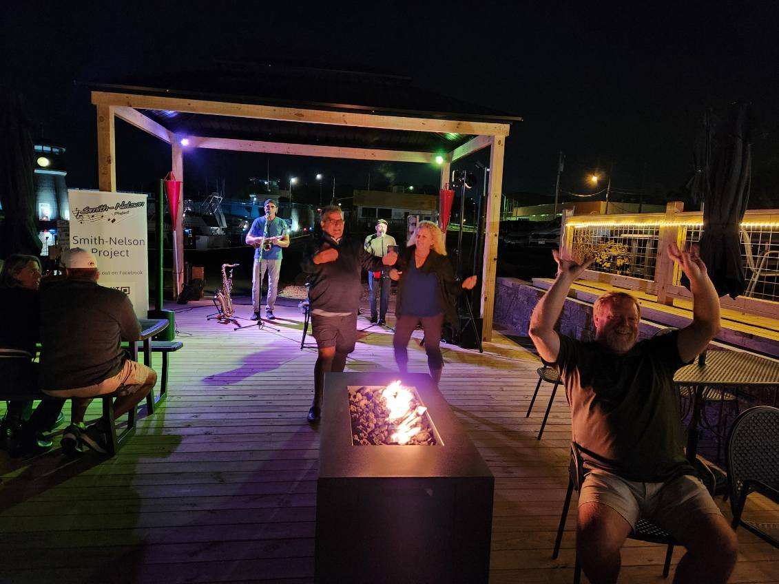 Live entertainment and nightly fun at the Chartroom at Rivers End in Racine, WI